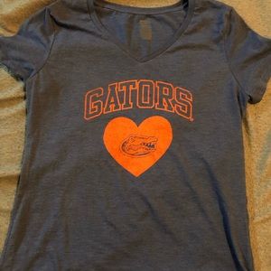 Gators v neck tee